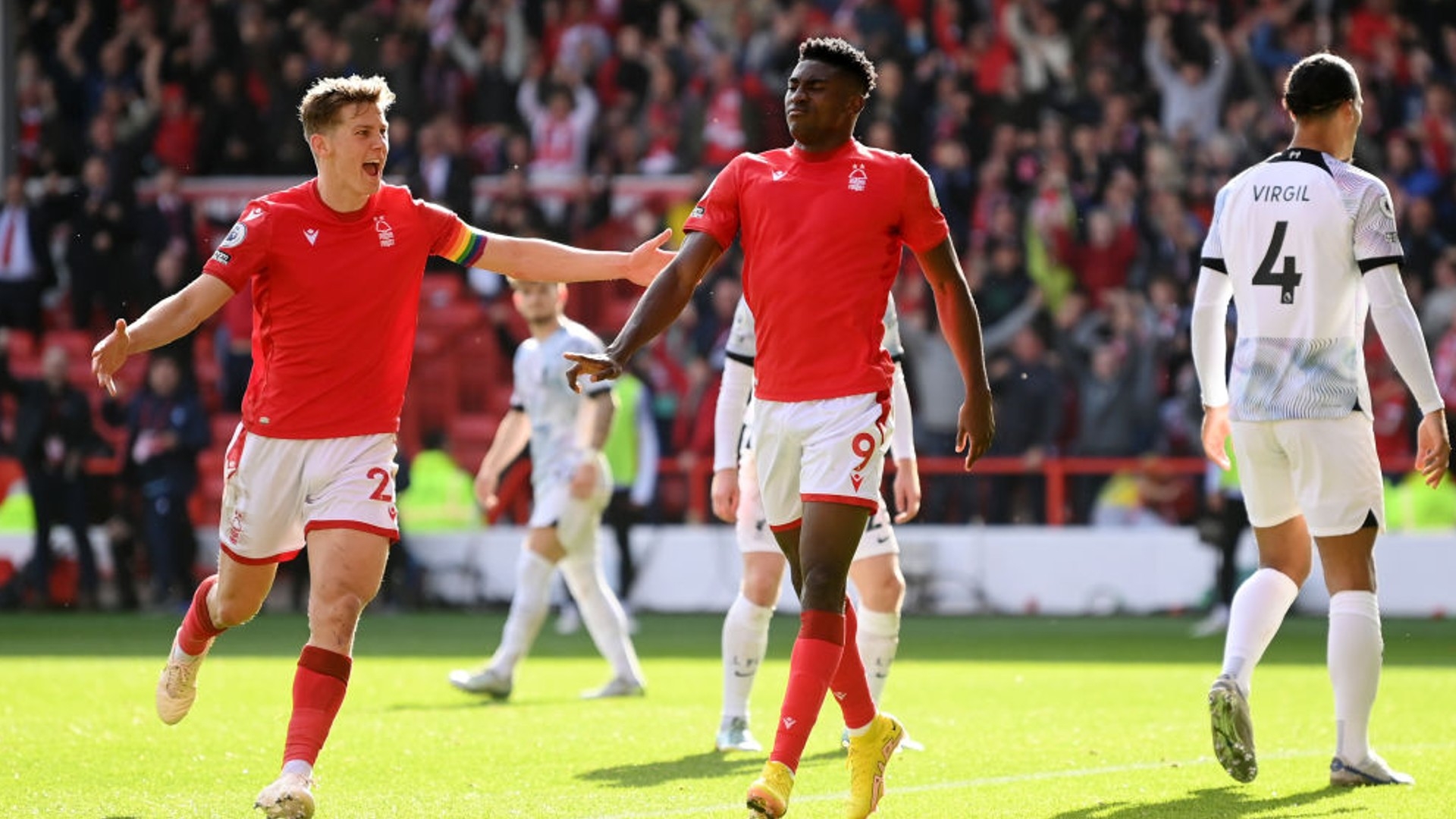 目光中悄然 目光中悄然